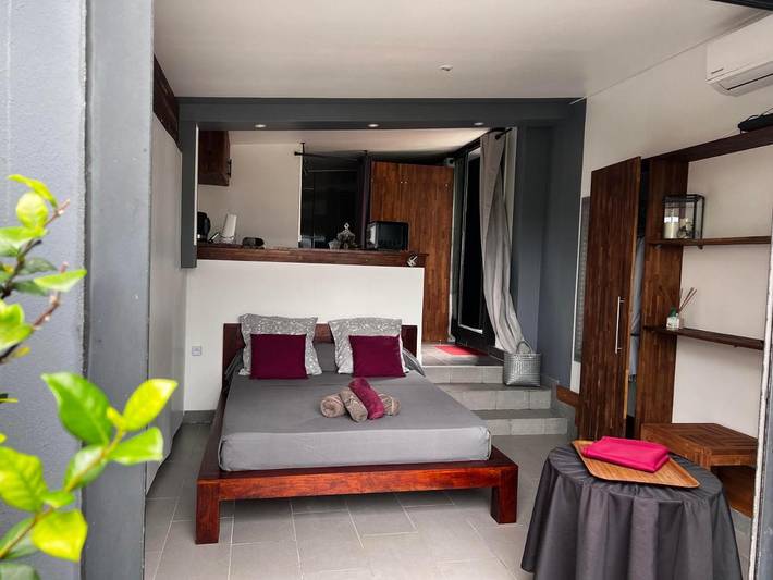 Gîte pour 2 personnes, avec vue et jardin à Sainte-Suzanne