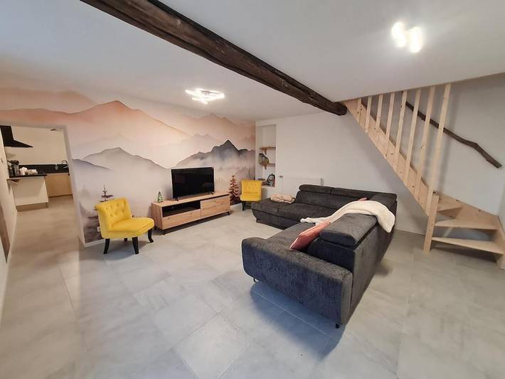 Location de vacances pour 10 personnes, avec vue et jardin dans Saint-Hilaire-sous-Charlieu