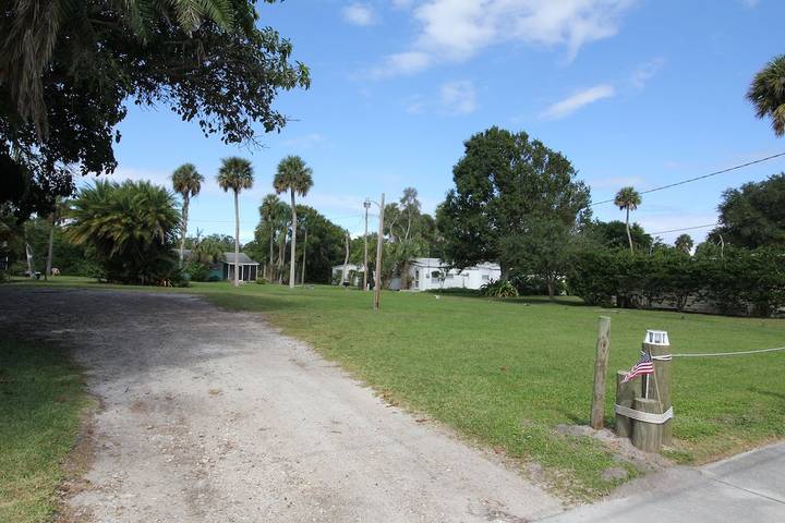 Vacation rental for 4 people, with yard and terrace, with pets in St. Lucie County
