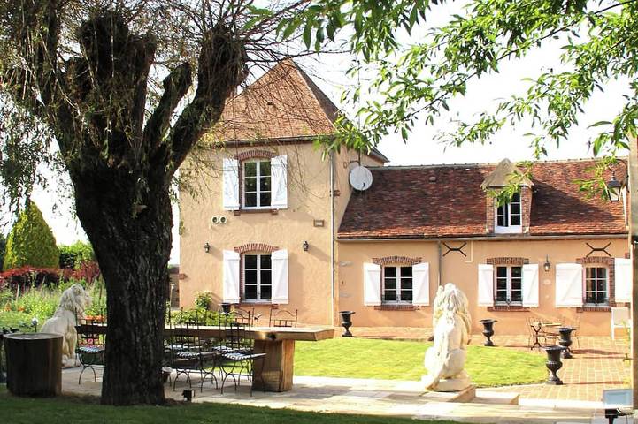 Location de vacances pour 14 personnes, avec jardin, animaux acceptés à Villeneuve-sur-Yonne - 3