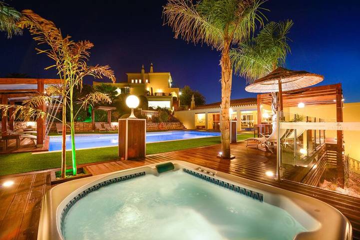 Ferienhaus für 14 Personen, mit Whirlpool und Garten in Silves