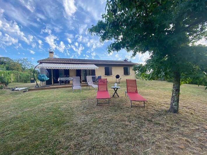 Location de vacances pour 6 personnes, avec terrasse et jardin à Yvrac - 4