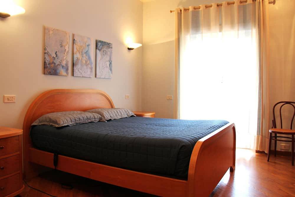 Apartamento entero, Bright central apartment 2 floor elevator, harbor front, 100 mt. beach in Anzio, Lacio