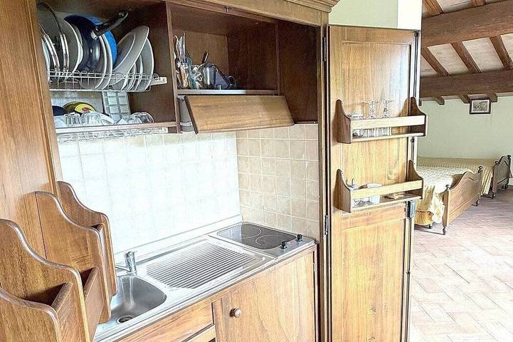 Casa Fronda B: A graceful apartment that is part of an ancient country house situated at a short distance from the shores of Lake Piediluco, with Free Wi-Fi. in Terni, Valnerina