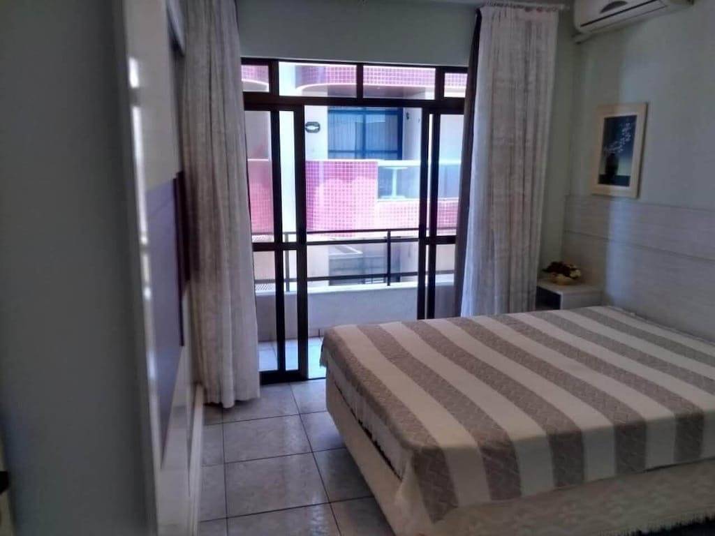 Ganze Wohnung, Geräumige, luftige, gut gelegene Wohnung und Spaziergang im Sand in Meia Praia (Santa Catarina), Itapema