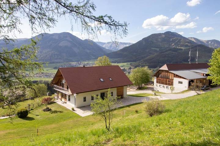 Ferienwohnung für 4 Personen, mit Ausblick und Pool sowie Garten