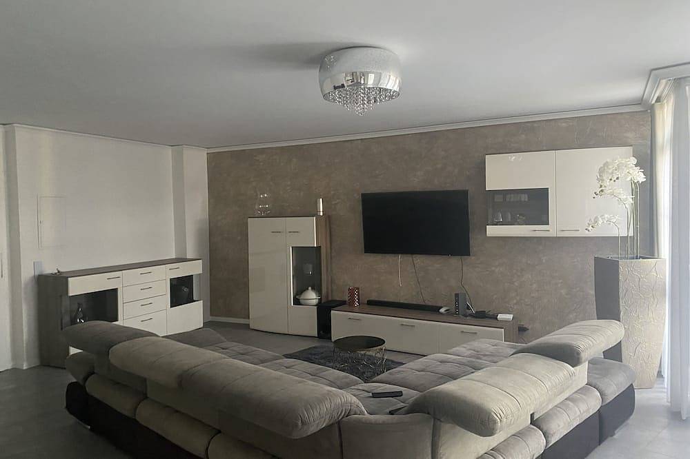 Ganze Wohnung, Schöne 2 Zimmer Ferienwohnung mit Balkon in Lauchheim, Schwäbische Ostalb