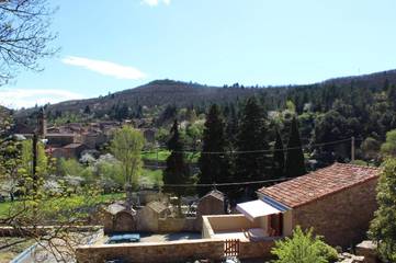 Gîte pour 6 personnes, avec vue ainsi que jardin et piscine à Camplong (Hérault)