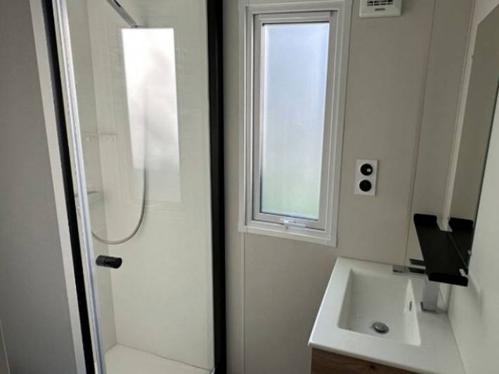 Mobil home pour 4 personnes, avec terrasse, animaux acceptés dans Office De Tourisme Challes Les Eaux - 4