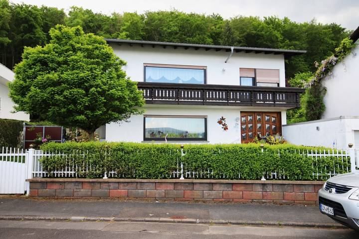 Ferienwohnung für 5 Personen, mit Balkon und Ausblick in Geisenheim