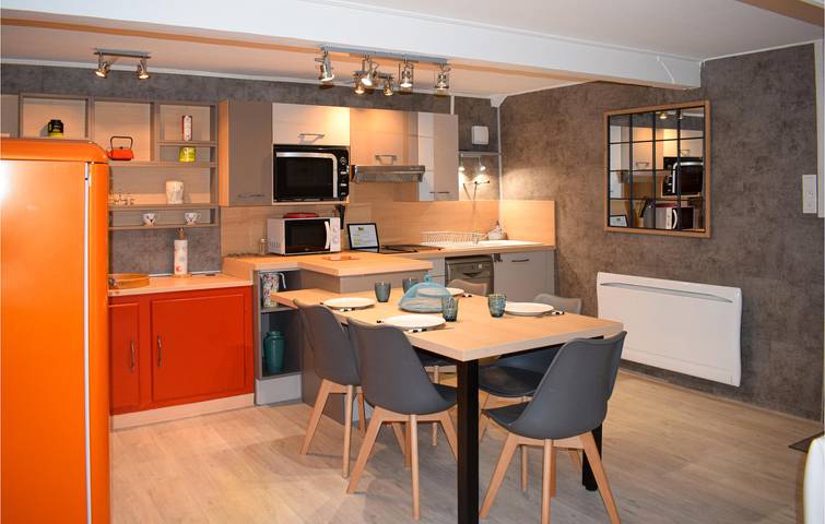 Charming 70m² Apartment with WiFi & TV in Lannion, Ceinture Dorée