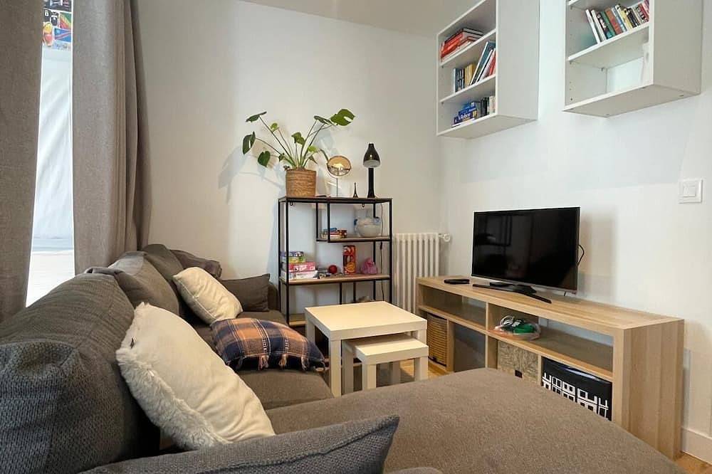 Entire apartment, Clean apartment across from a tram stop in Courbevoie, Hauts-de-Seine