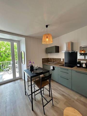 Gîte pour 2 personnes, avec jardin ainsi que terrasse et piscine à Mirabel-et-Blacons