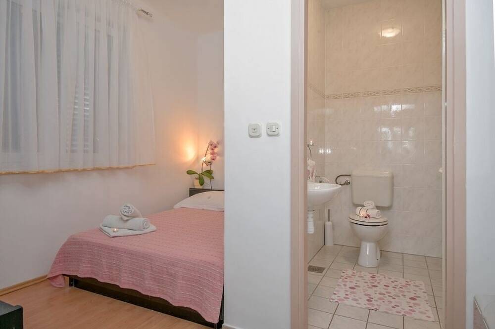 Room 3758-4 for 2 Pers. in Bol in Bol , Brac