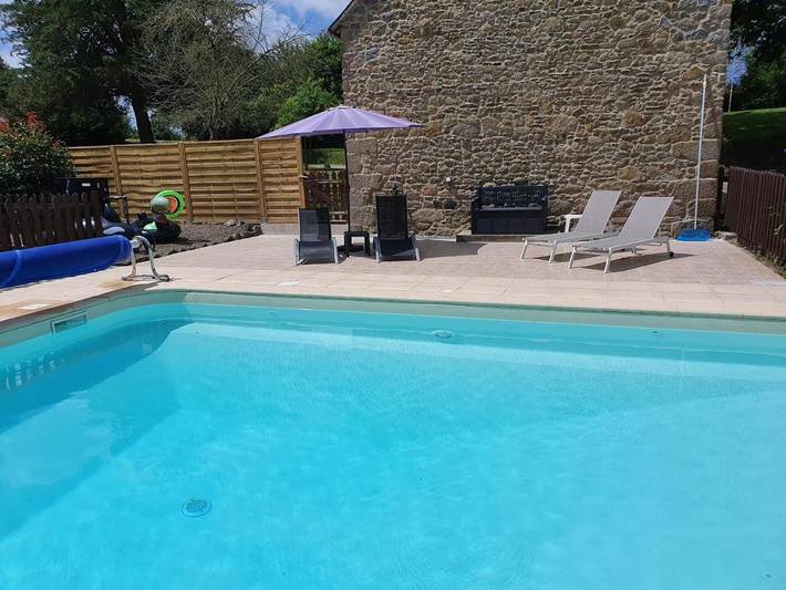 Location de vacances pour 3 personnes, avec vue ainsi que jardin et piscine, animaux acceptés à Bonnemain - 4