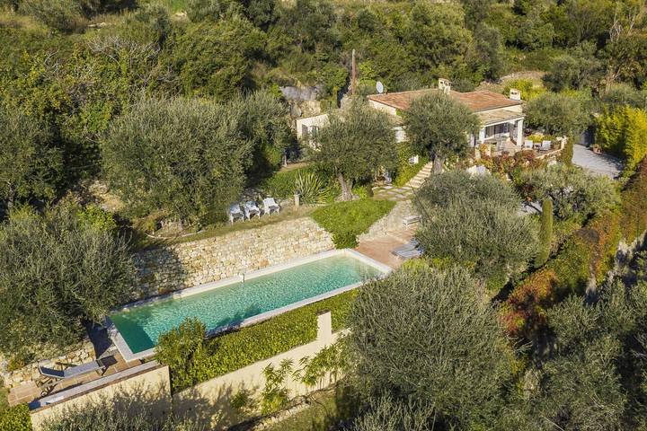 Villa pour 8 personnes, avec Terrasse ainsi que Jardin et Piscine