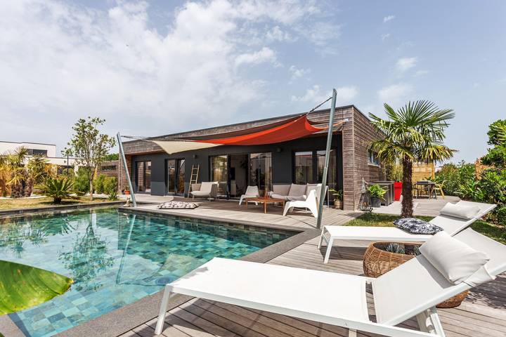 Vacation rental for 6 people, with Terrace and Yard as well as Pool in Dinan
