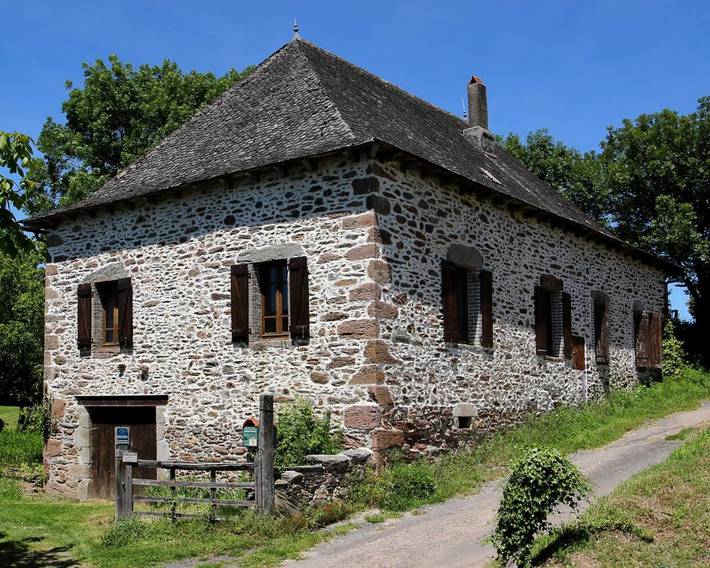 Location de vacances pour 6 personnes, avec piscine ainsi que vue et jardin dans Puycapel - 3