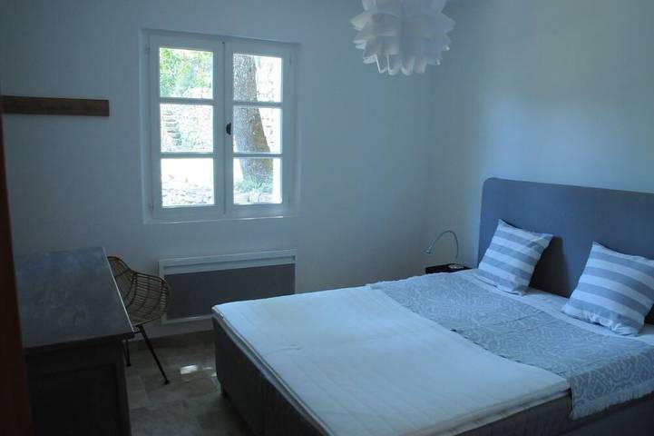 Location de vacances pour 6 personnes, avec terrasse et jardin à Saint-Martin-de-Castillon - 2