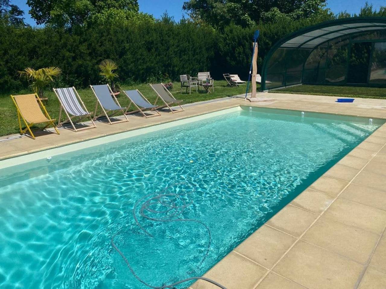 Gästezimmer 12 m² mit privatem Bad, Chic & Charme, Pool, Gemeinschaftsgarten, Wlan in Suzay, Les Andelys und Umgebung