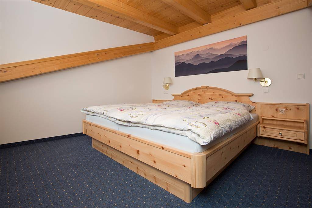Doppelzimmer, Dusche, Wc in Garmisch-Partenkirchen, Bayerische Alpen