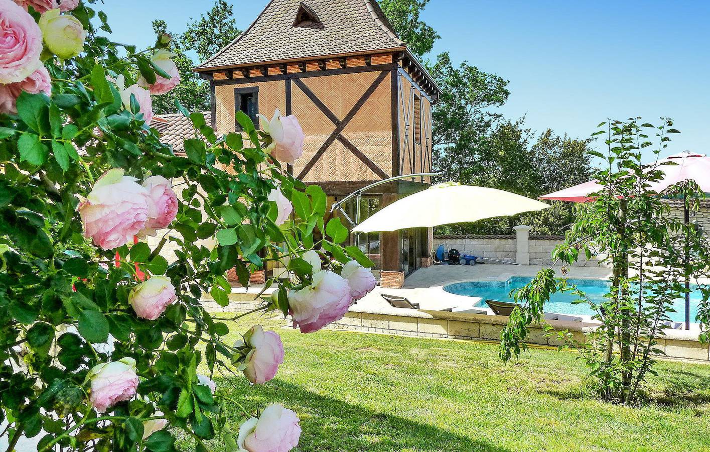 Appartement confortable avec piscine, parking et WiFi près de la Dordogne in Castelnaud-la-Chapelle, Périgord Noir