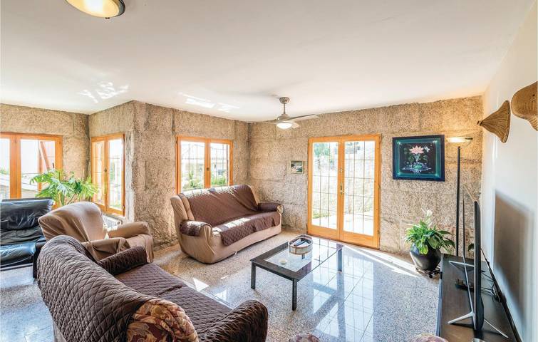 Location de vacances pour 15 personnes, avec piscine ainsi que terrasse et jardin, animaux acceptés à Santa Susanna - 3