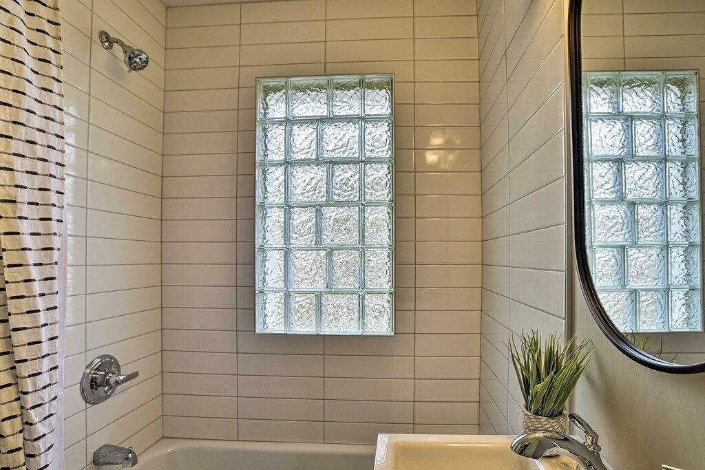 Cozy Home: Wifi, Parking, 5 Mi to Dtwn Mpls! in Minneapolis, Twin Cities