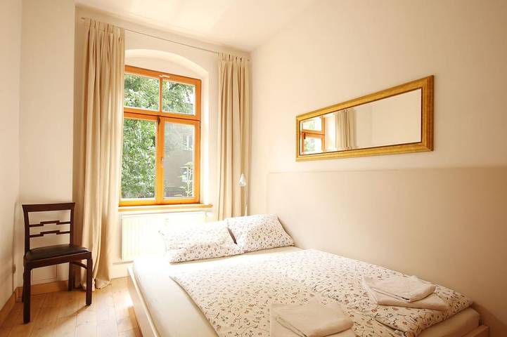 Appartement entier, Stylishly furnished vacation apartment in Dresden including bicycles, close to the city center in Pieschen (Dresden), Dresde