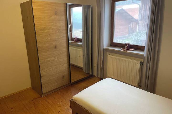 Ganze Wohnung, Ruhige Wohnung im Grünen mit Balkon in Weiding, Ostbayern