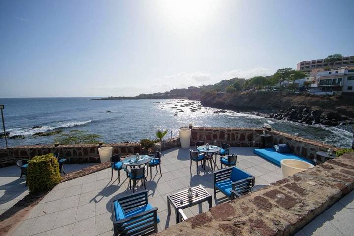 Hôtel pour 10 personnes, avec terrasse et piscine ainsi que bassin pour enfant et jardin dans Praia - 4