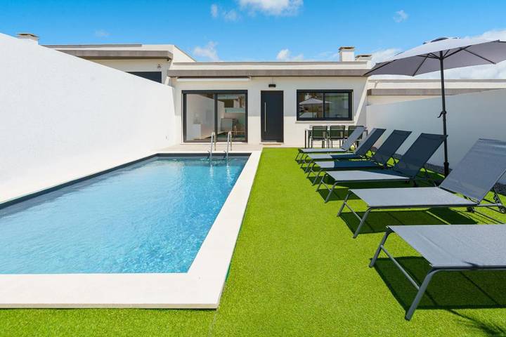 Villa für 6 Personen, mit Whirlpool und Terrasse sowie Garten und Pool