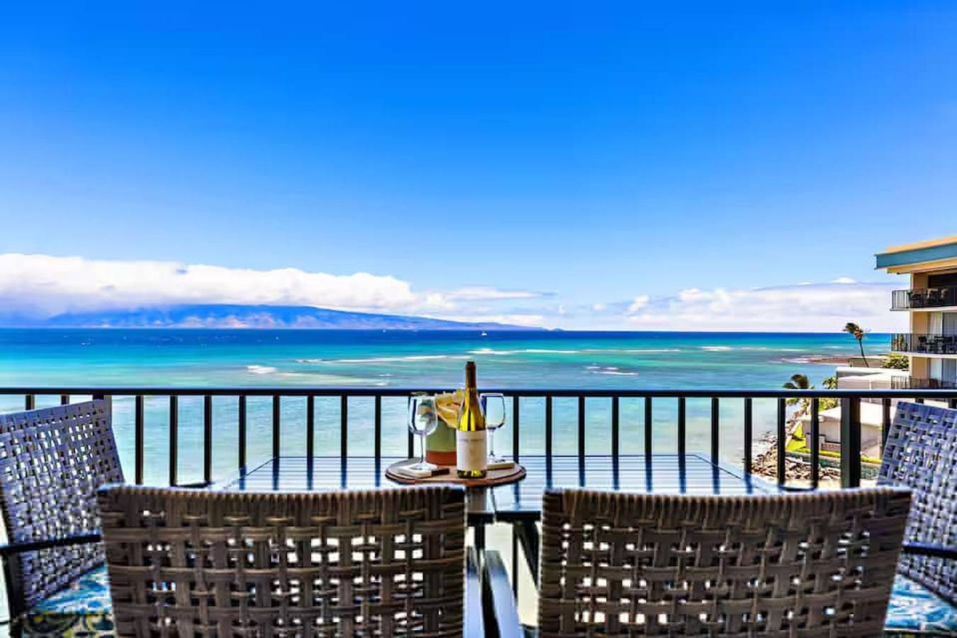 Apartamento entero, Oceanfront Corner Unit - Whales Turtles Sunsets w 2 Lanais in Kahana, Napili-Honokowai