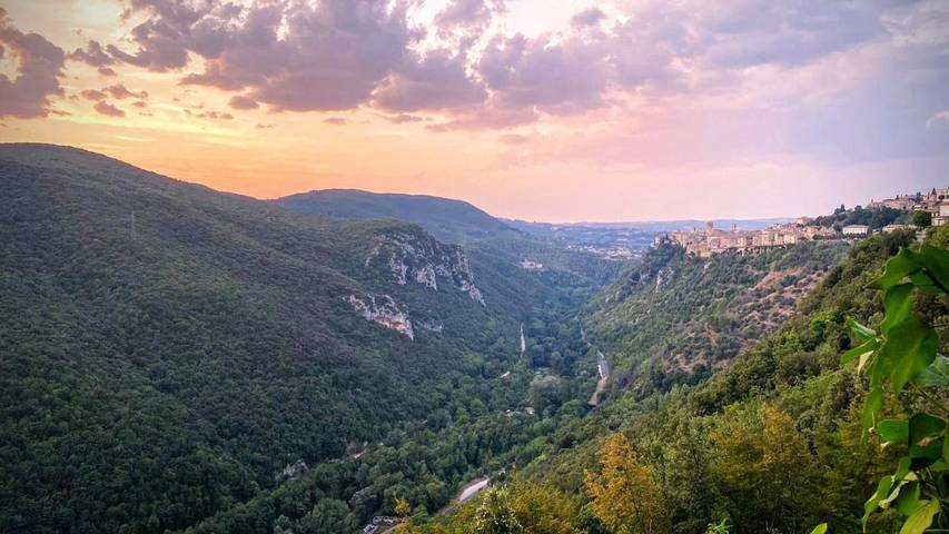Appartamento per 4 persone, con Balcone e Terrazza nonché Giardino e Panorama a Narni