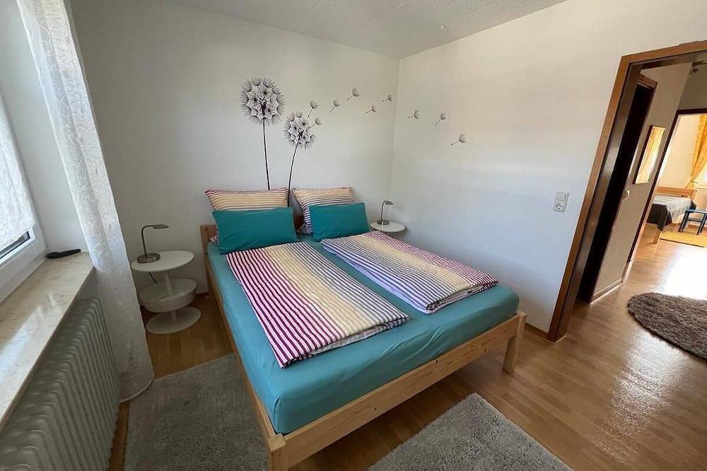 Ganze Wohnung, Große, helle, freundliche Ferienwohnung mit 2 Schlafzimmern und Balkon in Bad Königshofen i.Grabfeld, Rhön-Bayern