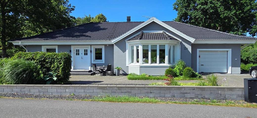 Ferienhaus für 8 Personen, mit Whirlpool und Terrasse sowie Garten und Pool