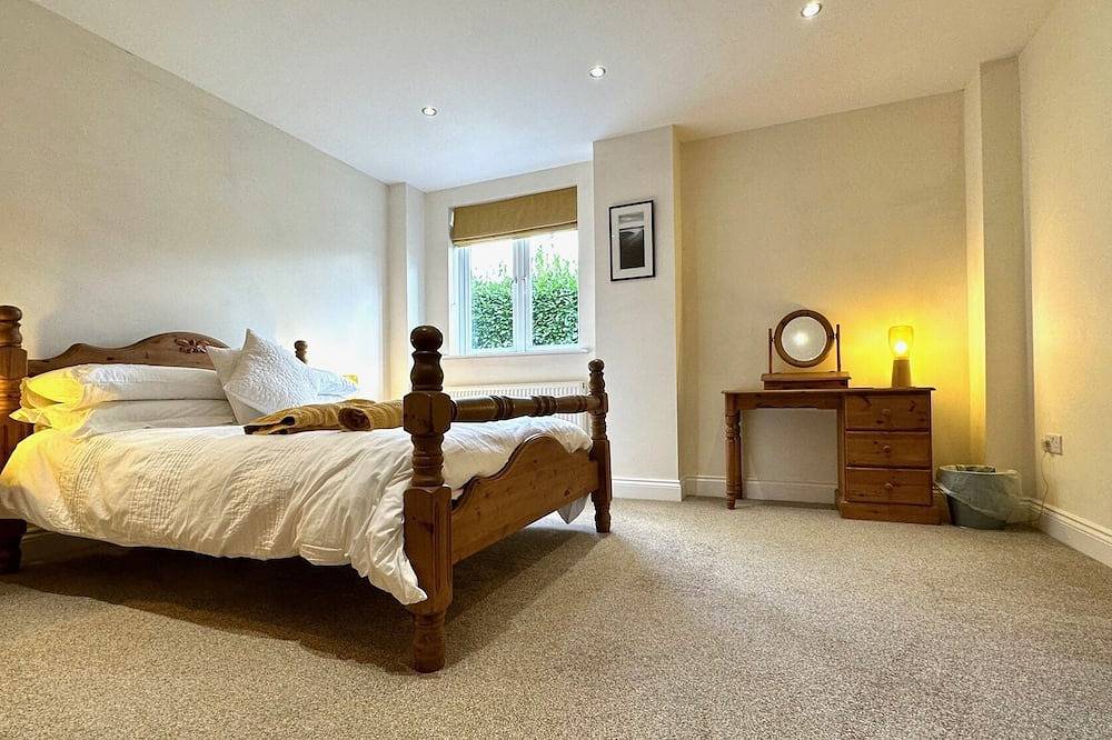 Beautiful Tranquil Barn in 14 acres of perfect peace within New Forest district in Sandleheath, Hampshire