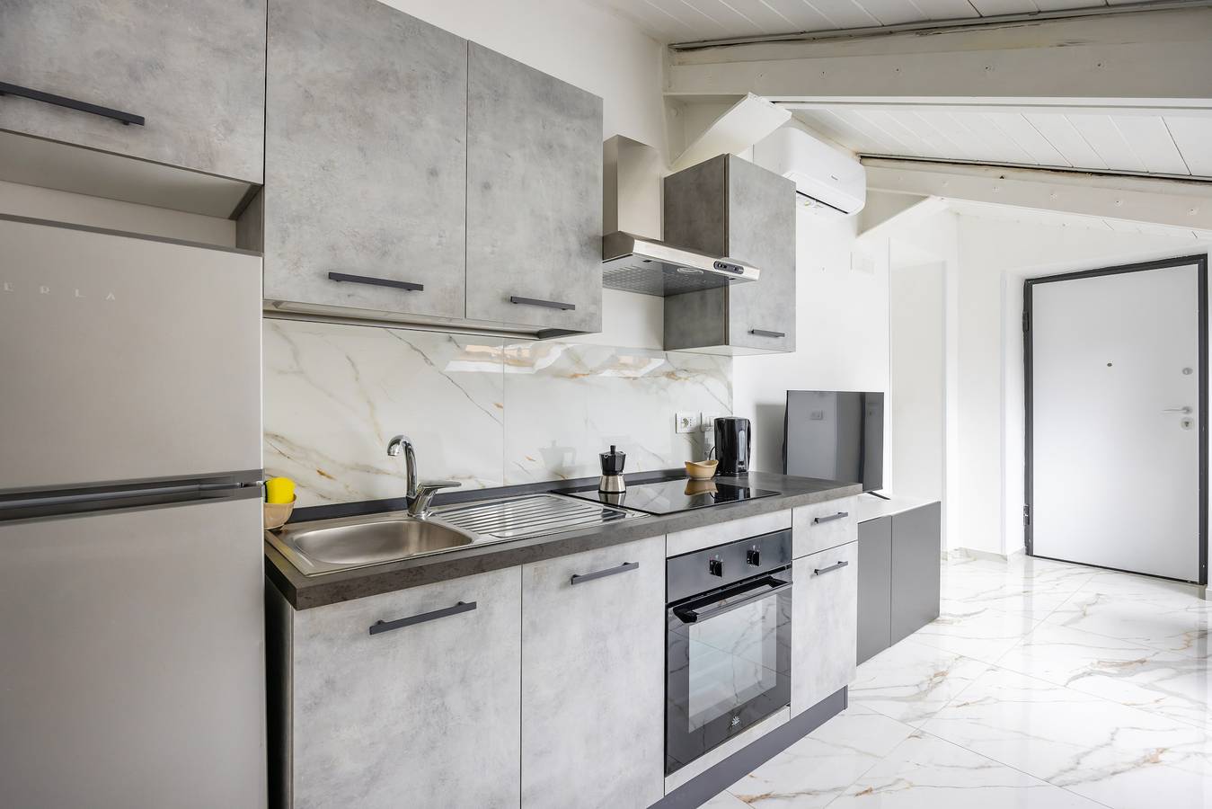 Appartamento intero, Cozy Slooping Rooftop in Napoli, Napoli e dintorni