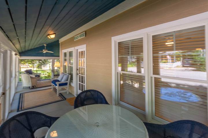 Vacation house for 14 people, with terrace in Delaware