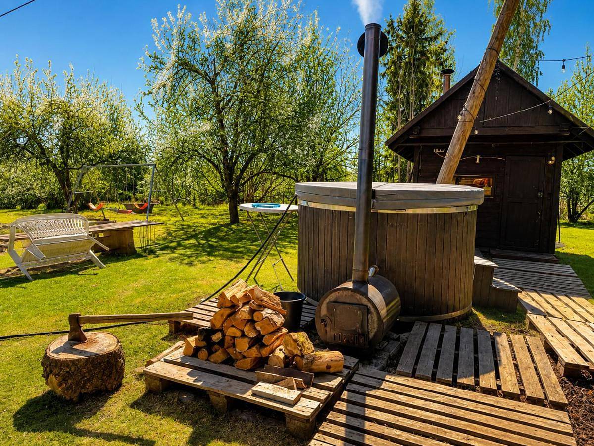 Lake Deer Park Retreat with Hot Tub & Sauna in Talsu novads, Kurland
