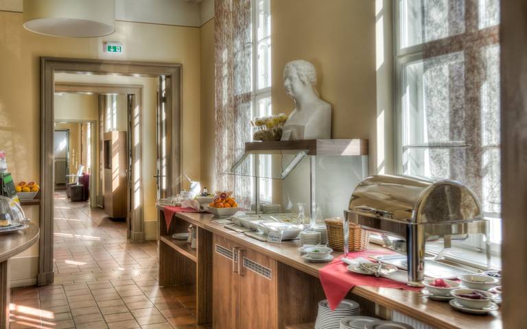 Hotel, mit Terrasse rund um das Schloss Sanssouci - 3