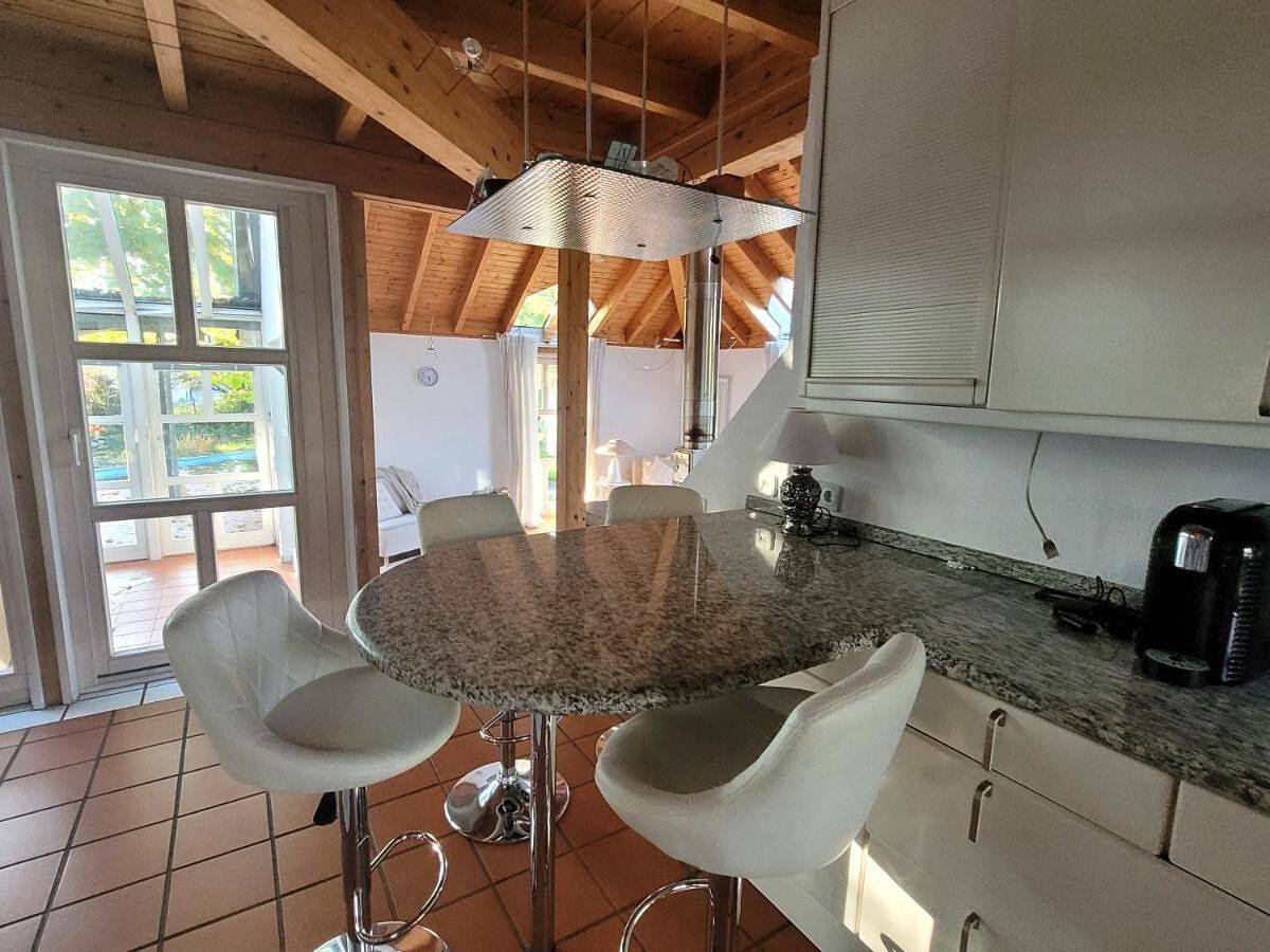 Ferienhaus 'Lichtdurchflutetes Architektenhaus' mit Bergblick, privater Terrasse und Wlan in Balingen, Albsteig Etappe 13