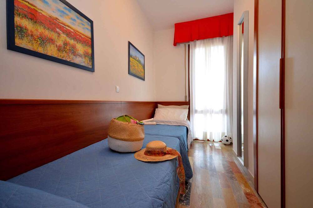 Ganze Wohnung, Ferienwohnung mit Balkon und Klimaanlage in Bibione, Venedig Provinz