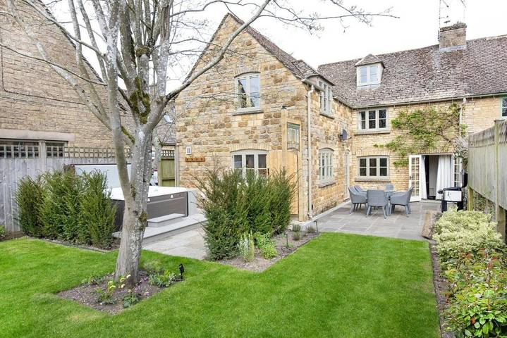 Holiday rental for 4 people, with hot tub and garden in Bourton-on-the-Water