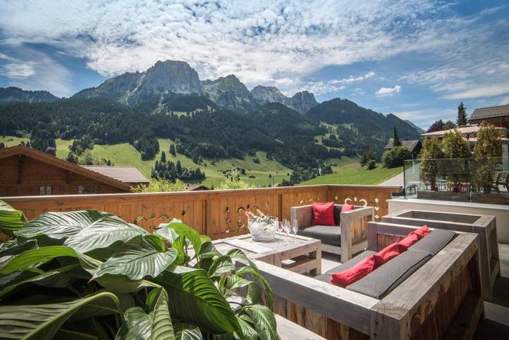 Hôtel pour 4 personnes, avec piscine et balcon ainsi que sauna et vue