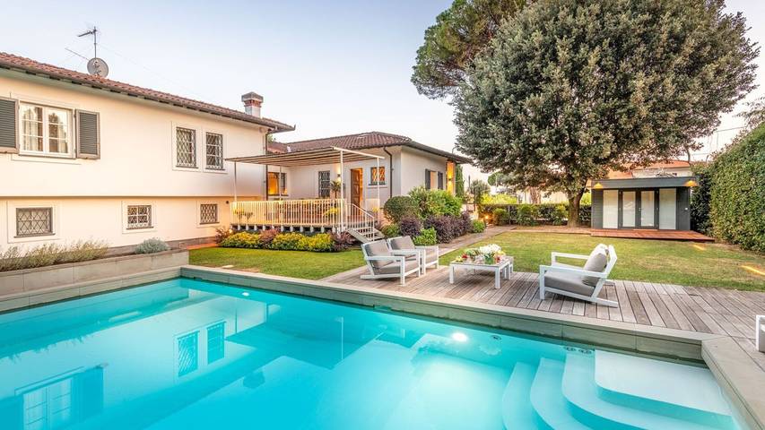 Villa per 8 persone, con piscina e terrazza nonché giardino in Pietrasanta