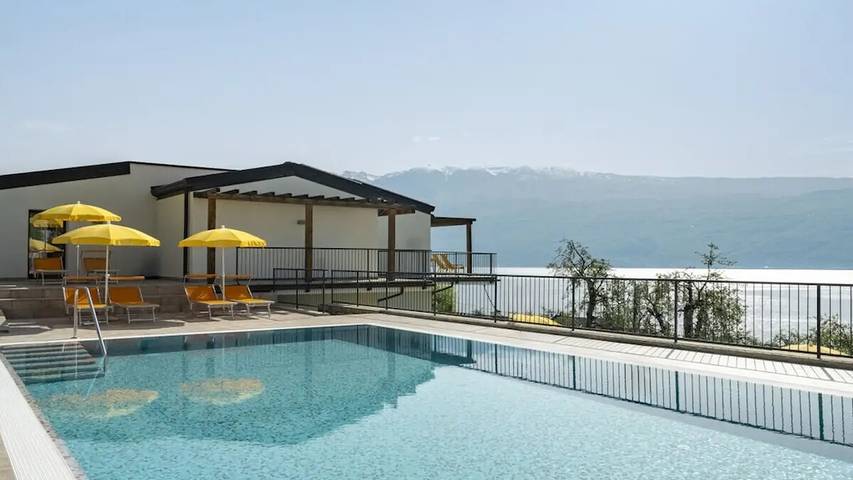 Location de vacances pour 6 personnes, avec piscine et balcon à Gargnano - 4