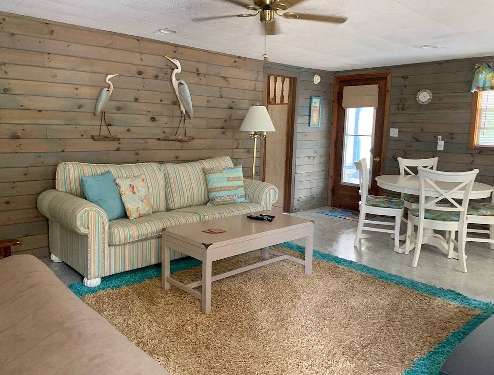 Cabin for 8 Guests in Delaware, USA