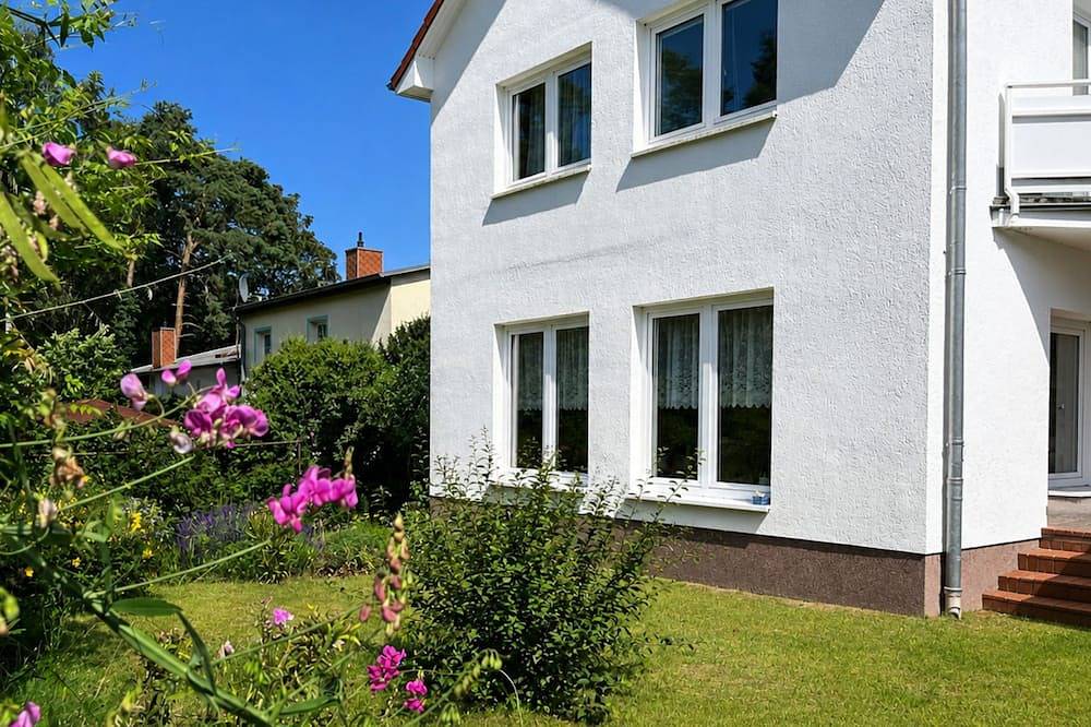 Ganze Wohnung, M9 Ferienwohnung mit Balkon am Waldrand im Ostseeland - 4-Raum-Fewo, Kaminofen, in Neubukow, Neubukow-Salzhaff