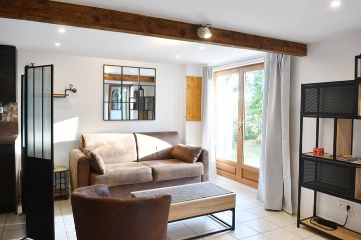 Gîte pour 4 personnes, avec terrasse et piscine ainsi que jardin et jacuzzi à Bergerac - 4
